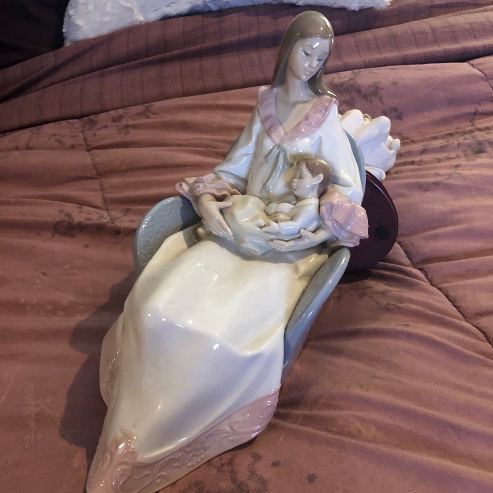 Statue - Picture 2 of 3